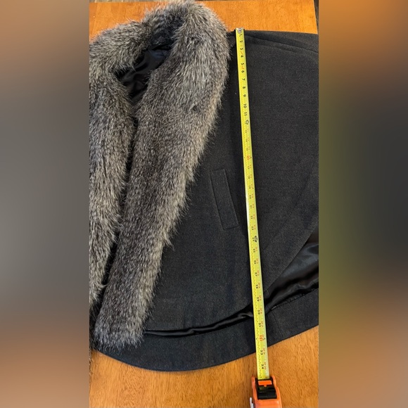 RLZ Women’s Gray Faux Fur Trimmed Cape Poncho with Belt Size S - Picture 6 of 7